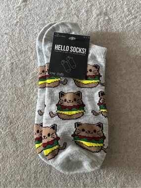 Women's Light Gray Low-Cut Cat-Burger Novelty Socks